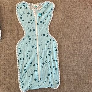 Love to Dream Baby Swaddle blue/Blue Moon and Star - Size Small. Silky Lux Lite